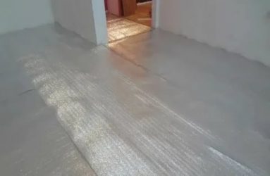 Что положить под линолеум на бетонный пол?