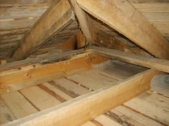 Утеплить потолок в деревянном доме своими руками